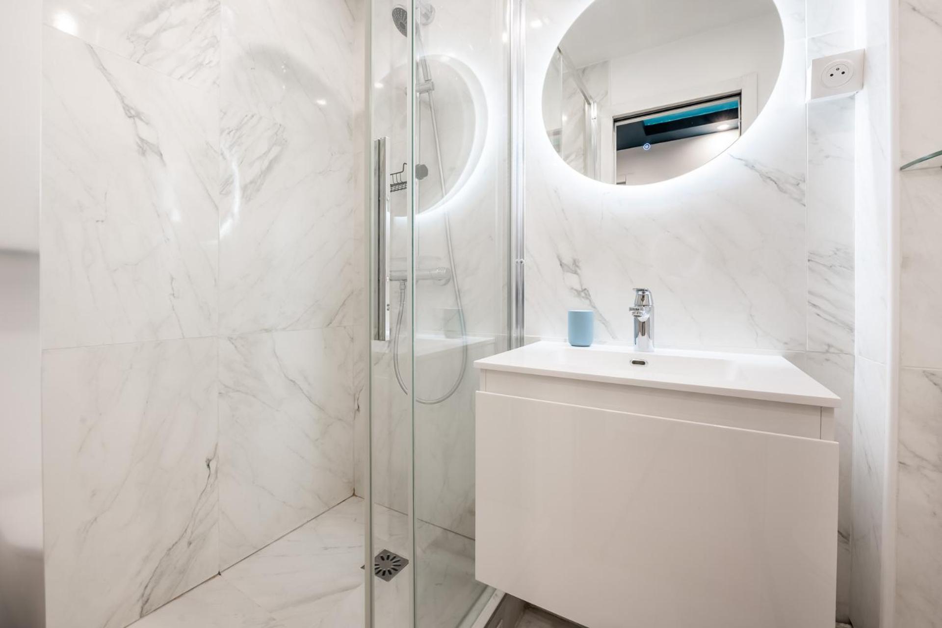 Charming Parisian Home Away From Home In The Heart Of Paris Bagian luar foto